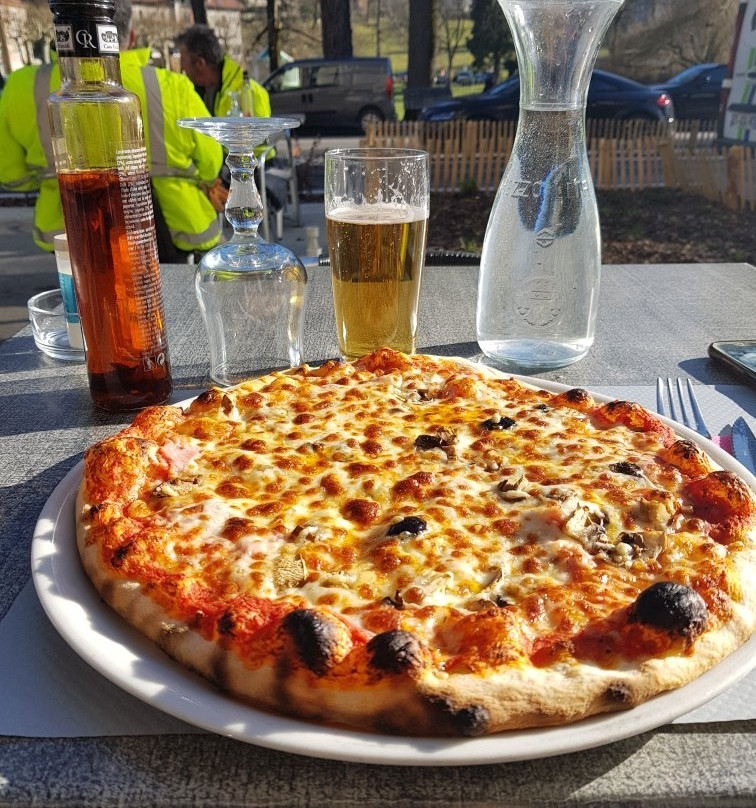 Pizzeria Le Carillon Uriage Les Bains 