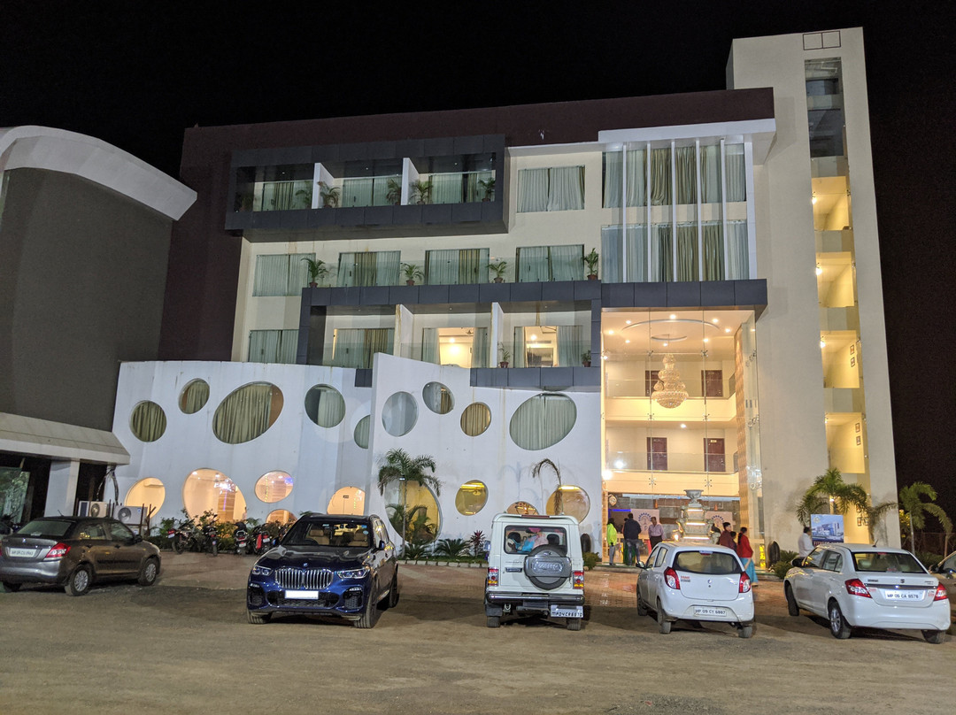 Capital O 47602 The Park Resort & Club