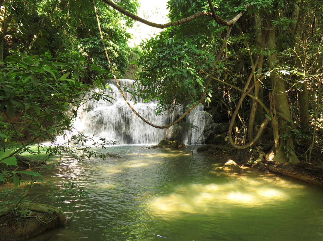 Huay Mae Khamin Waterfalls景点图片