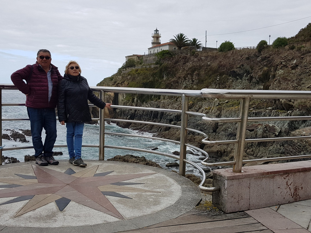 Faro de Cudillero-库迪列罗必去景点
