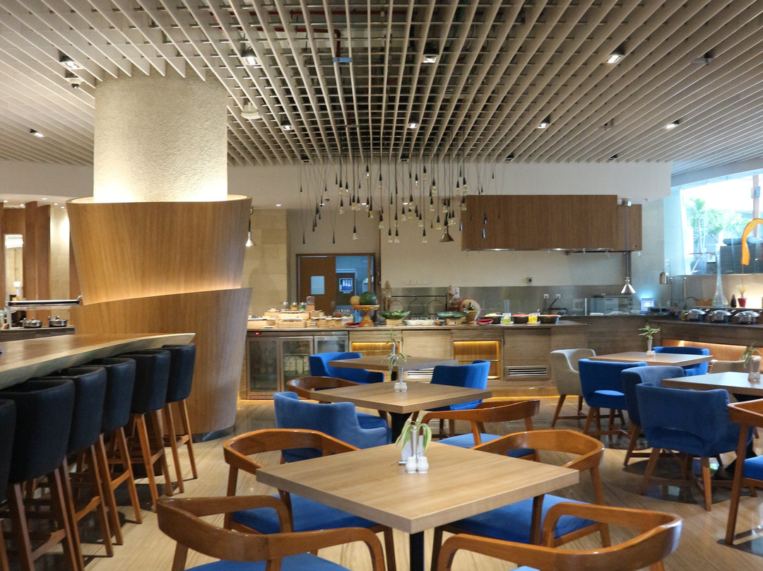 万隆假日酒店主图