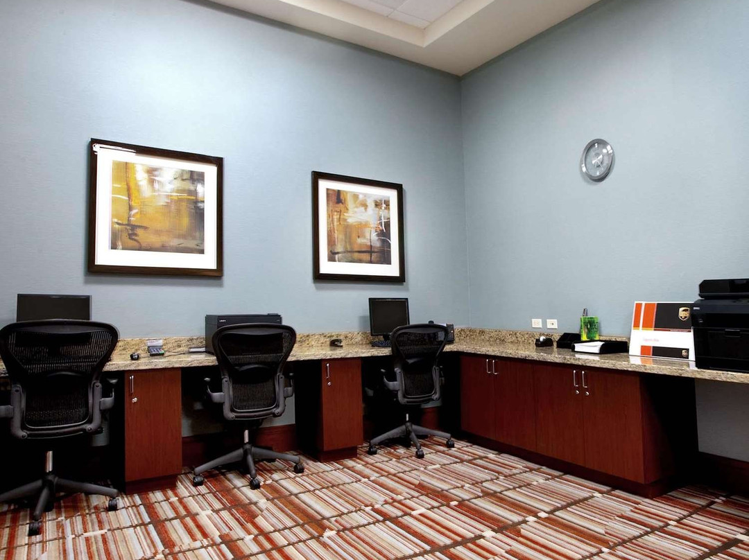 Embassy Suites by Hilton Palmdale主图