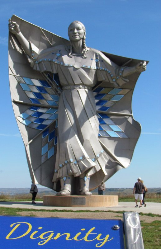 Dignity of Earth and Sky-Chamberlain必去景点
