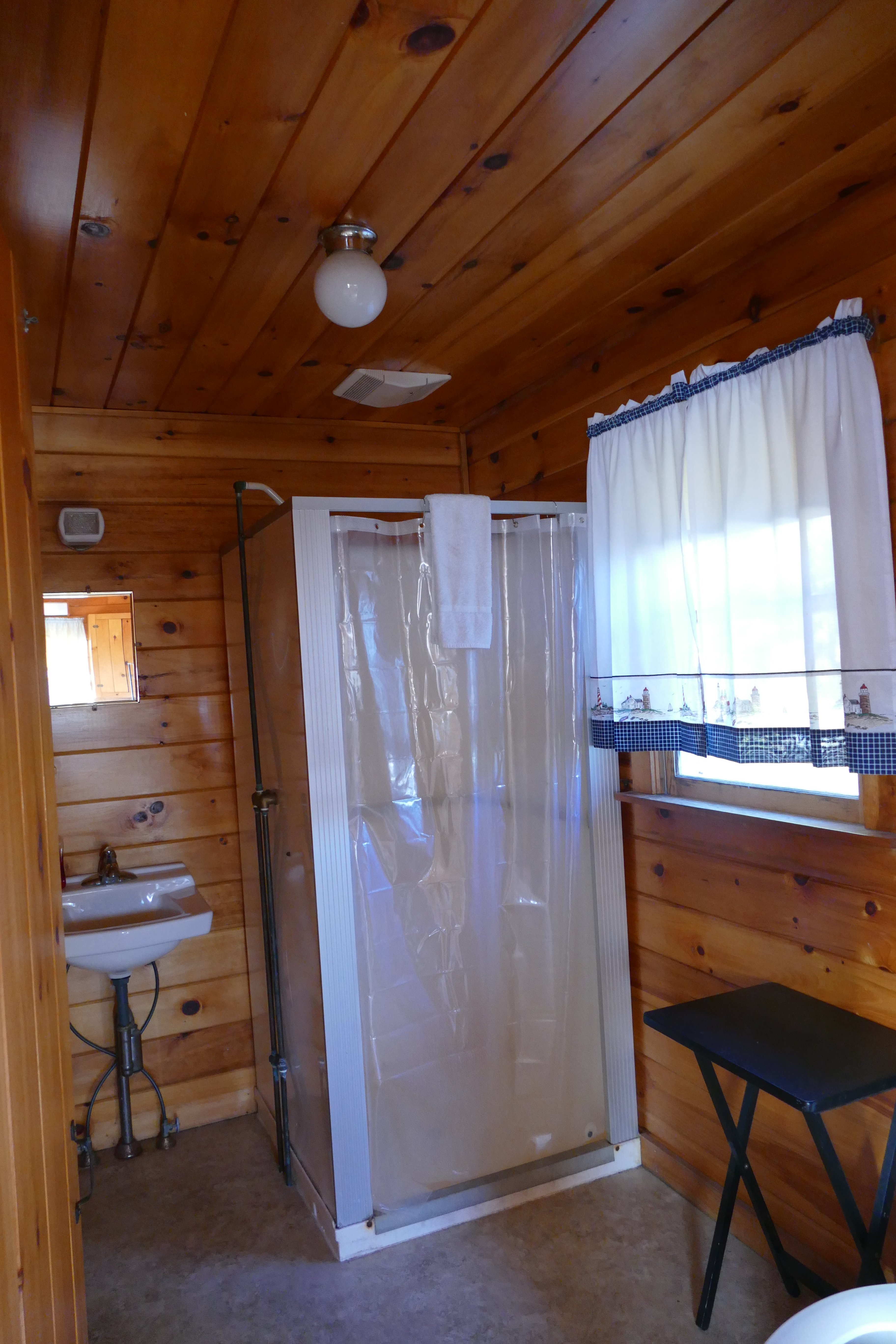 Driftwood Inn and Cottages-浴室