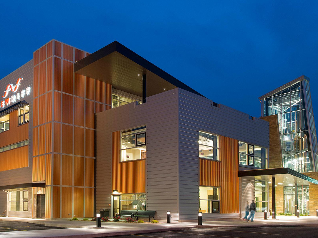 Newport旅游景点-New Riff Distillery