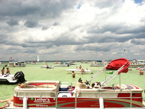 Luther's Pontoon, Waverunner, & Kayak Rentals-德斯廷必去景点