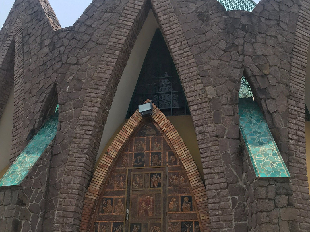 Basilique St. Anne-布拉萨市必去景点