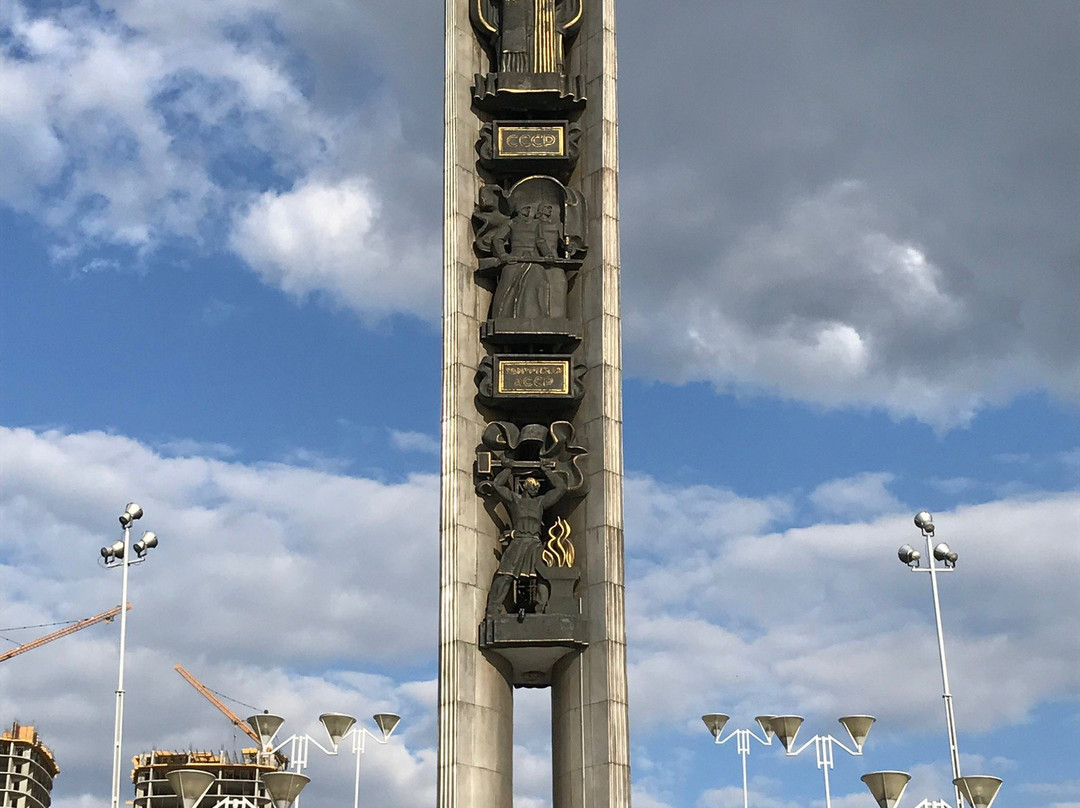 Monument Druzhba Narodov Naveki s Rossiyey景点图片