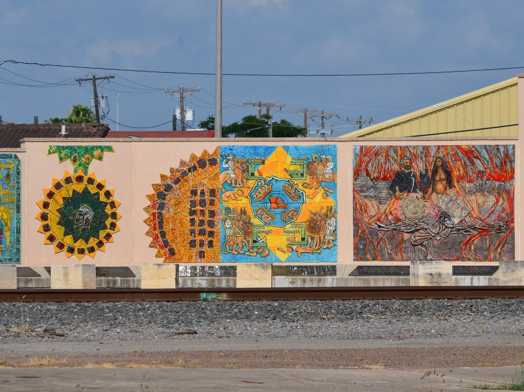 The Centennial Park Mural & Plaza-Harlingen必去景点