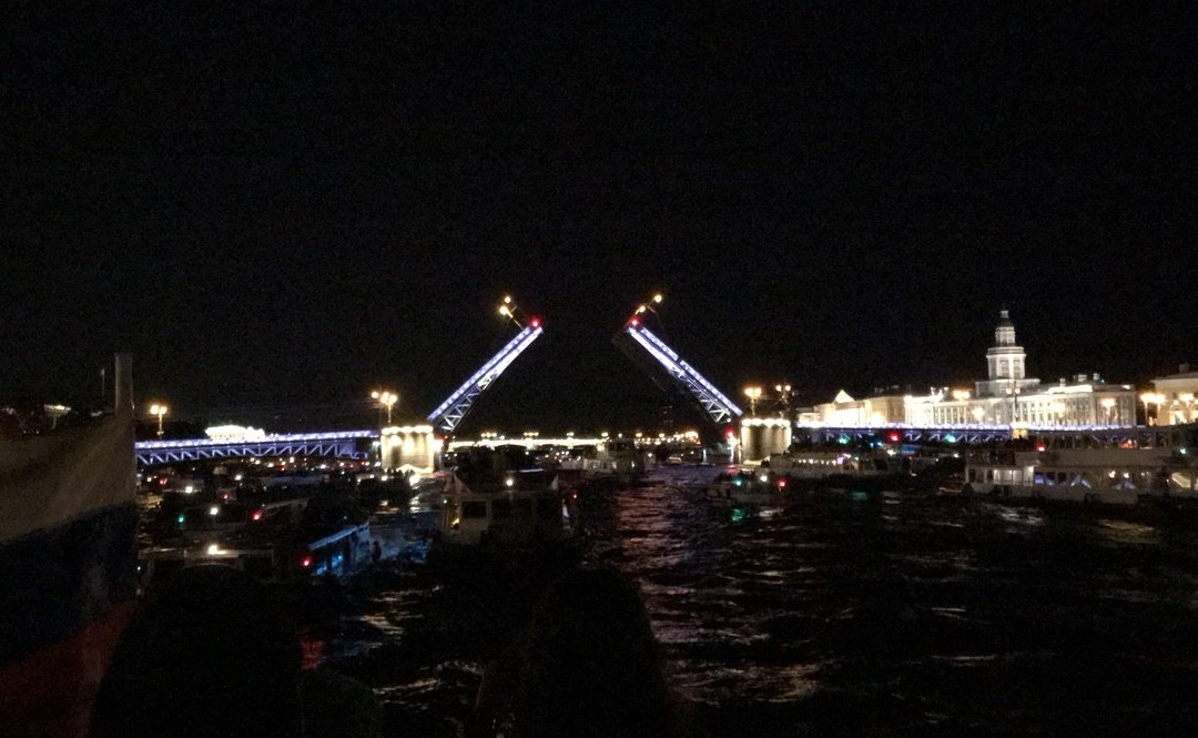 Midnight St Petersburg Cruise: Drawbridges and Canals-圣彼得堡必去景点