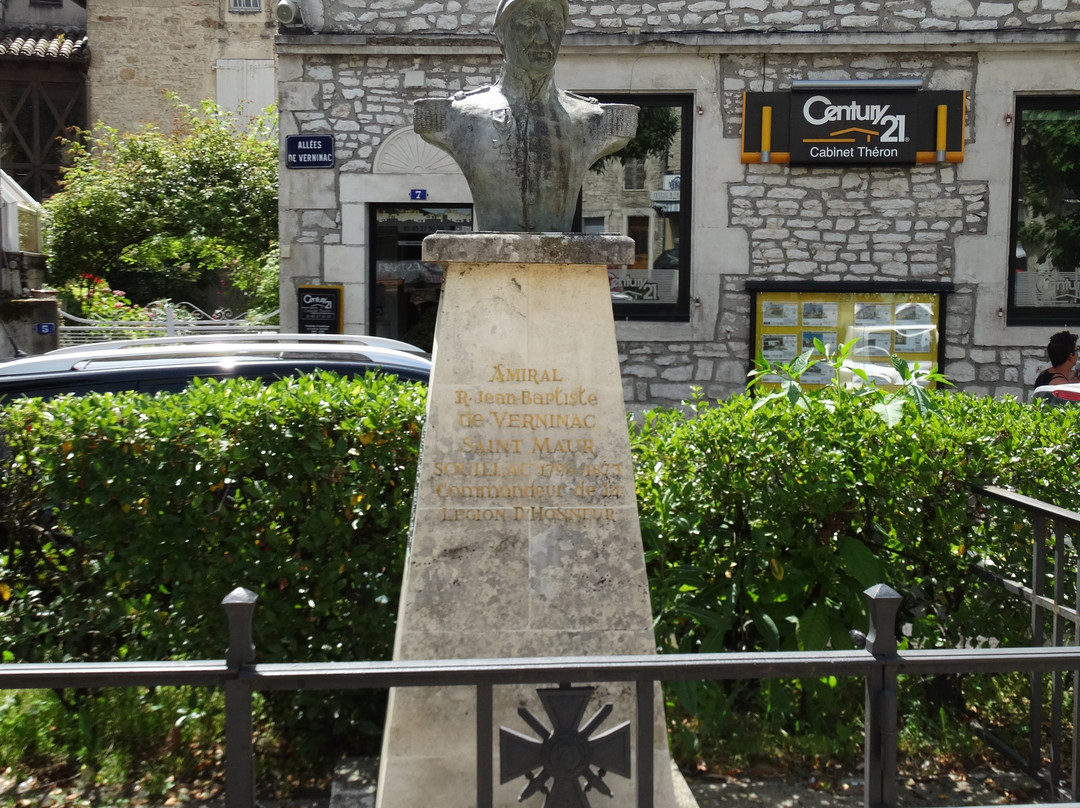 Statue of Admiral R Jean Baptiste景点图片