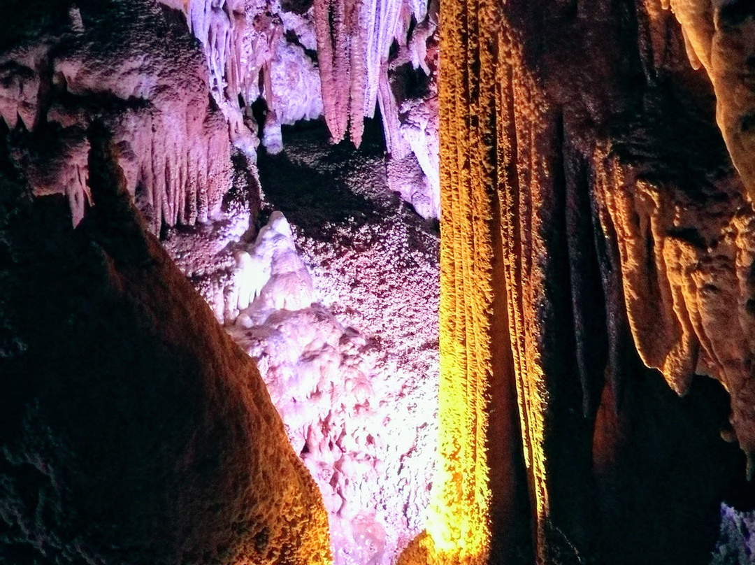 Venetsa Cave景点图片