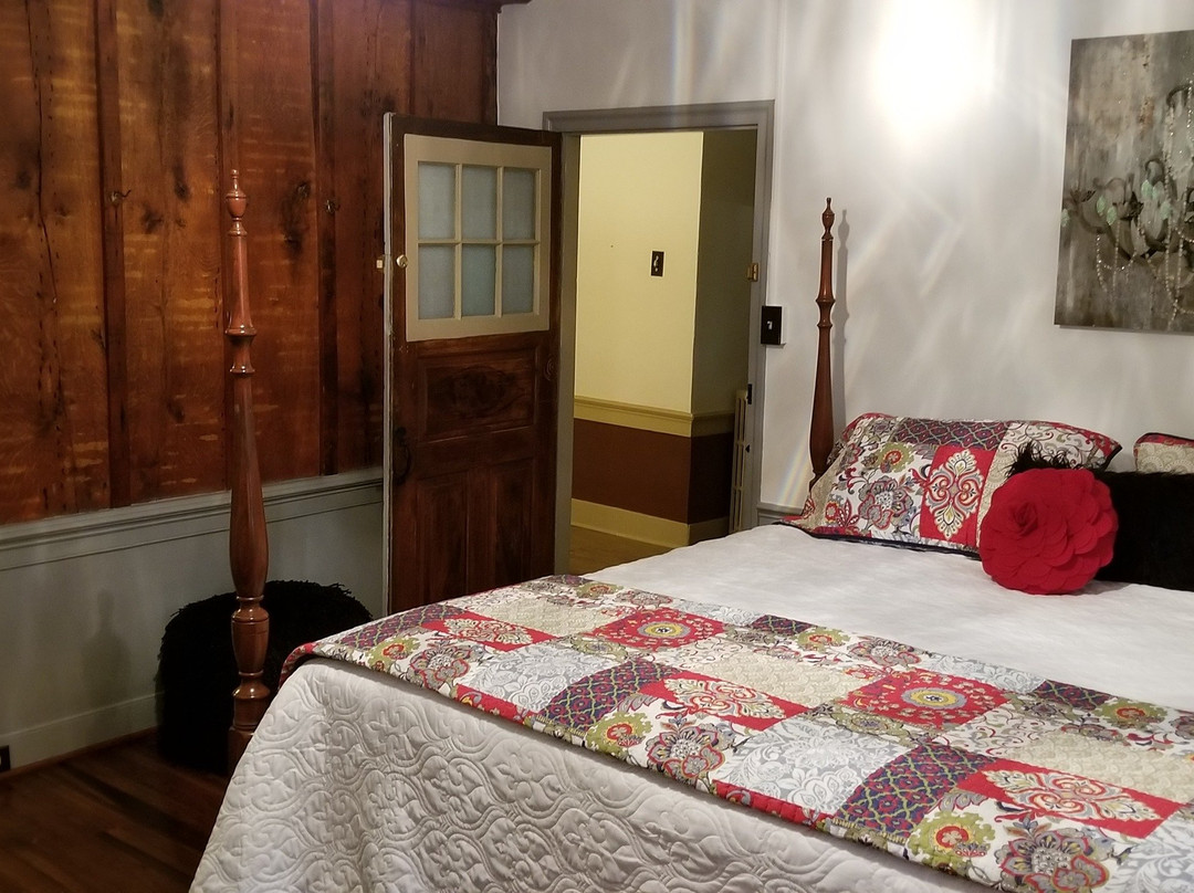 The Avenue Guesthouse and Gallery (formerly Forgotten Seasons Bed & Breakfast)主图