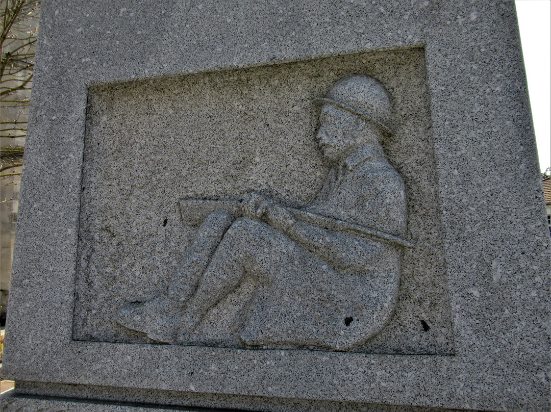 Monument Aux Morts景点图片