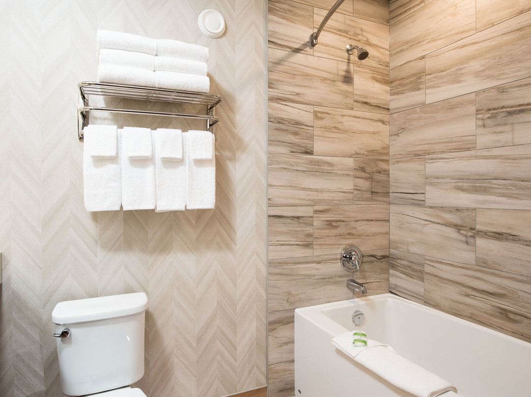 Pomeroy Inn & Suites Prince George