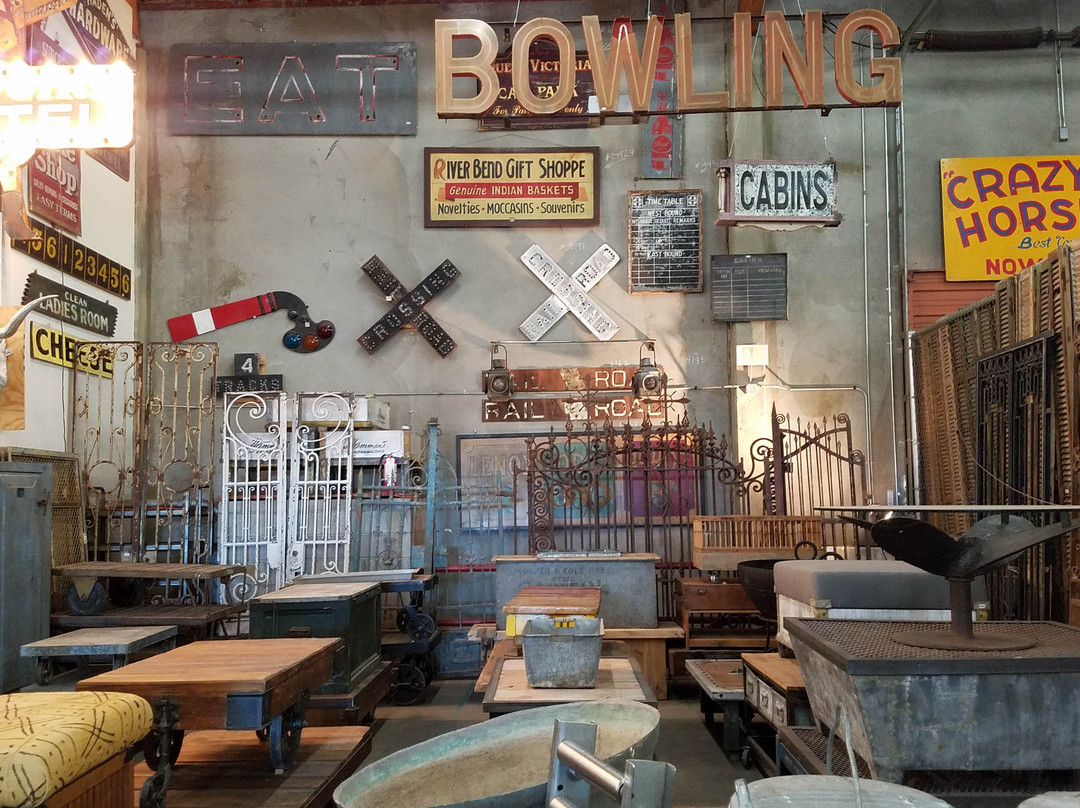 Antiquites Warehouse-凤凰城必去景点