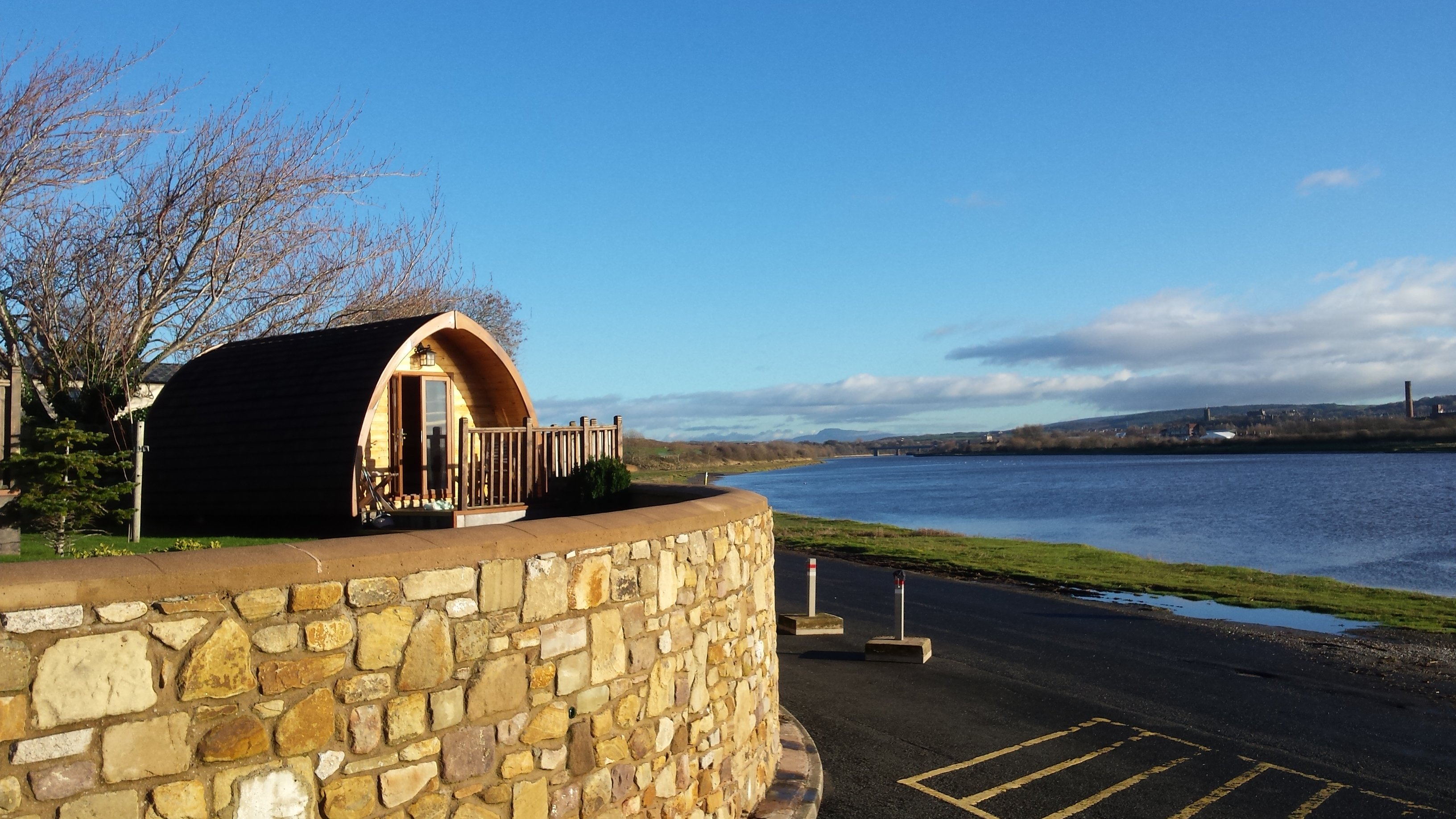 The Golden Ball Luxury Pods-官方