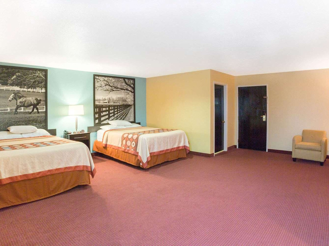 里士满速8酒店主图