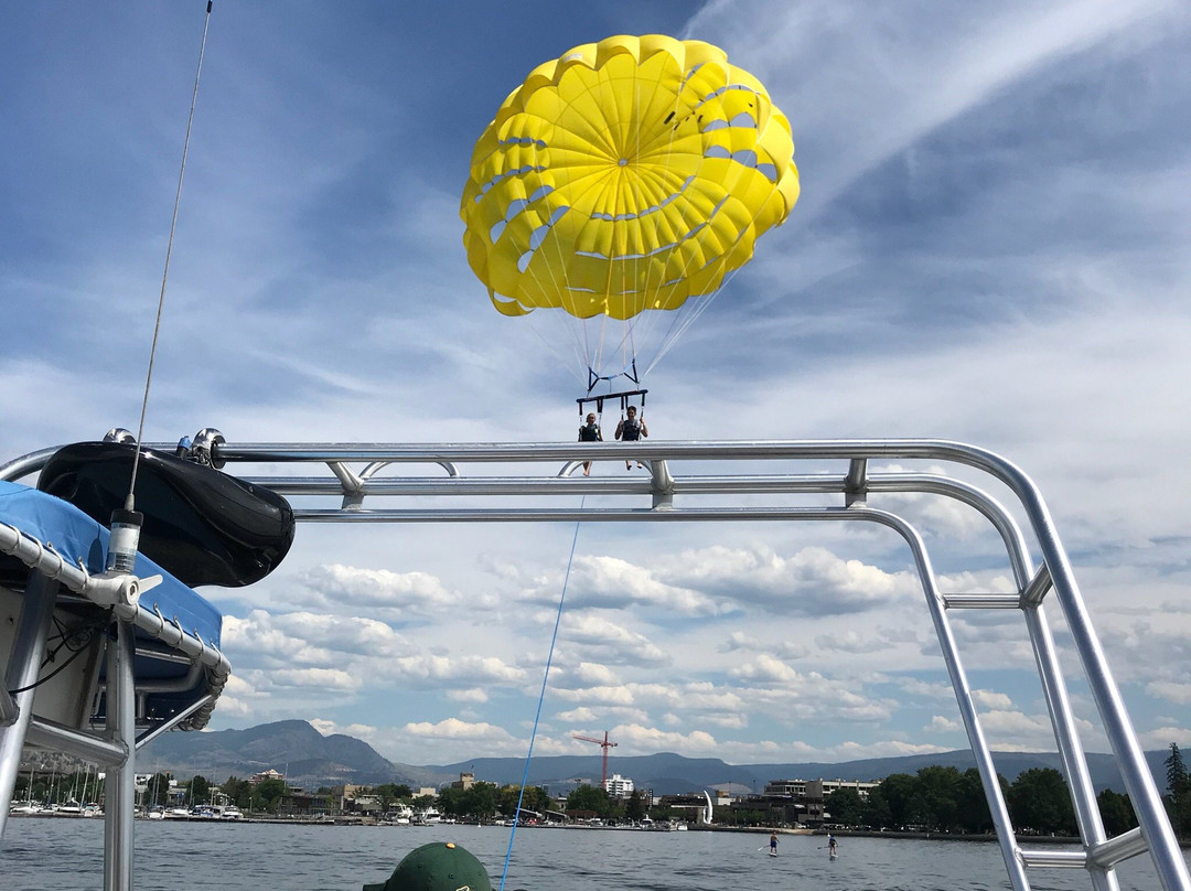 Ogopogo Parasail-基洛纳必去景点