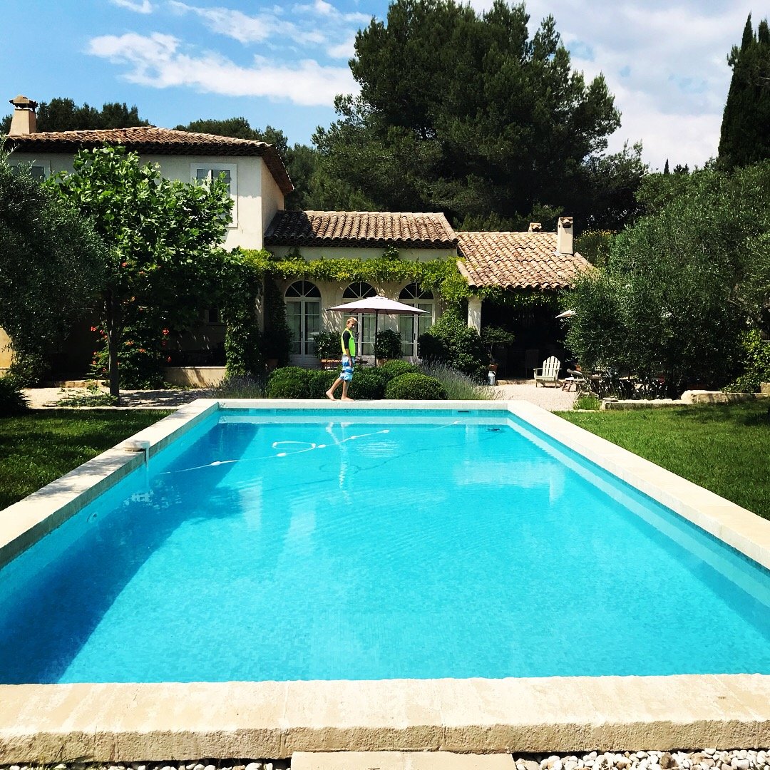 Mas des Pascaux-泳池