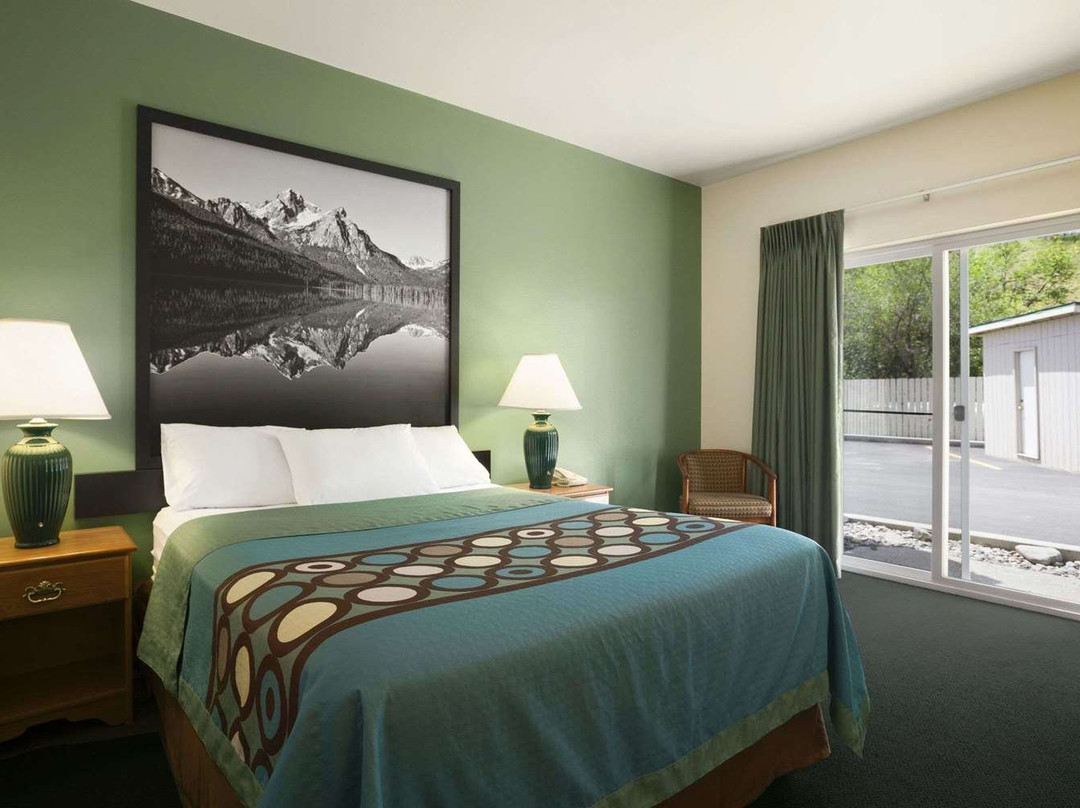 Super 8 by Wyndham Salmon主图