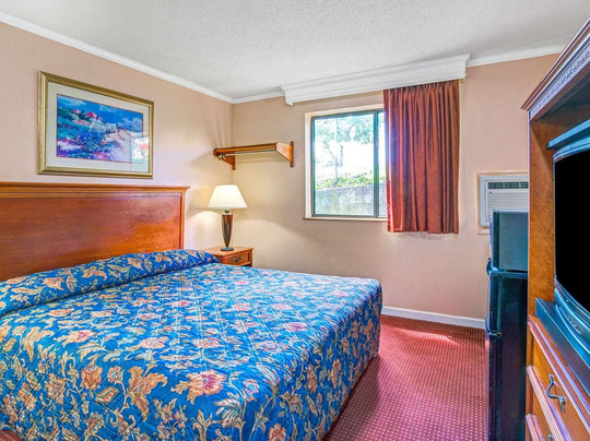 Red Roof Inn Suffolk主图