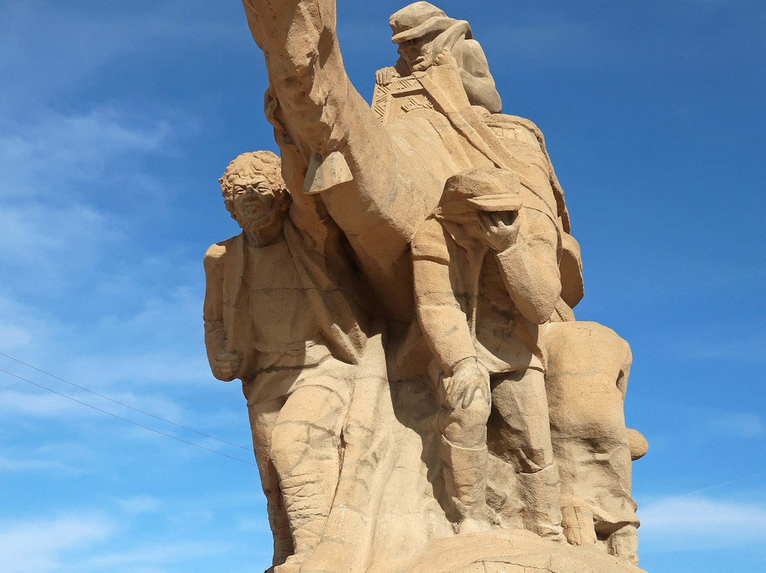 The Monument to the Desert Explorers-巴尔坎纳巴德必去景点