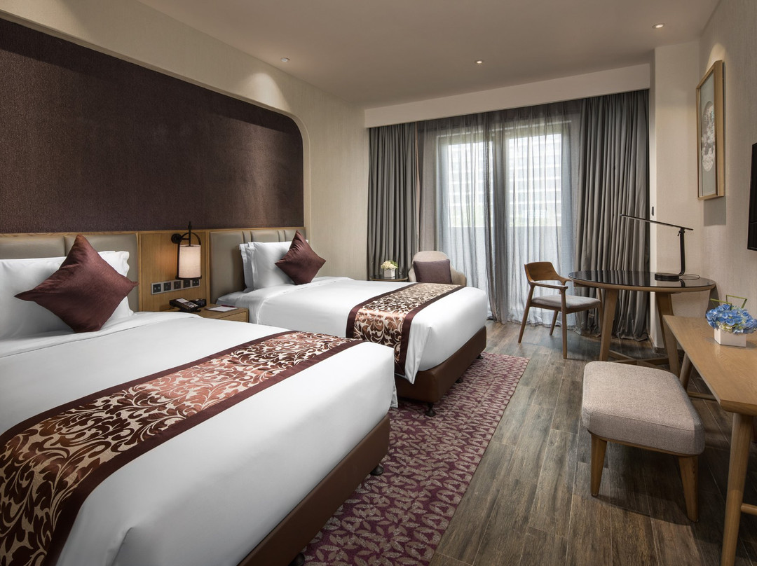 青岛东方影都皇冠假日酒店主图