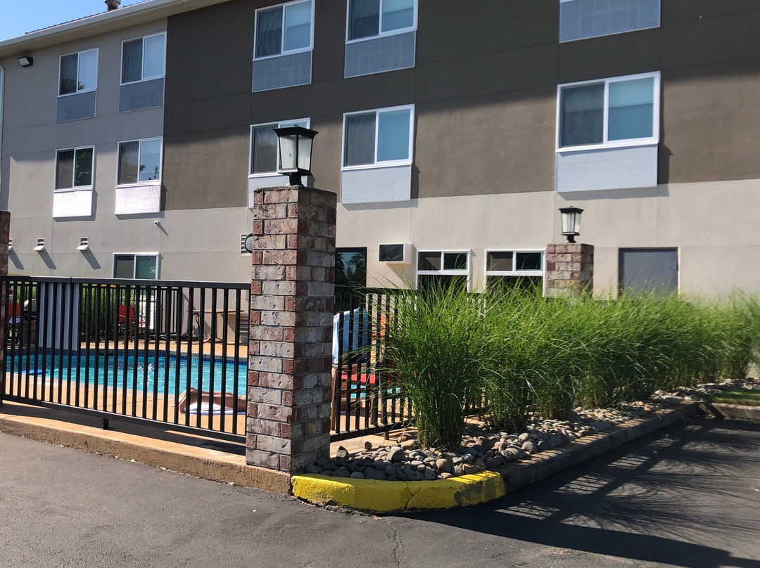 纽伯格希洛套房酒店主图