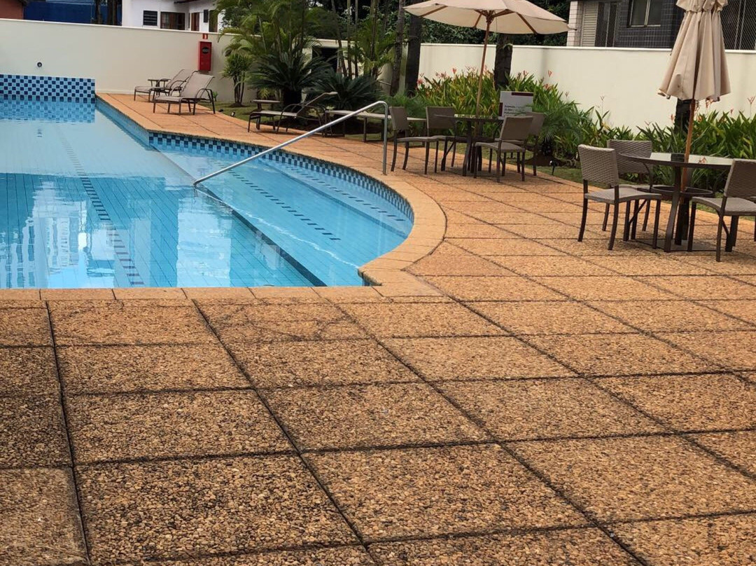 皇家金酒店主图