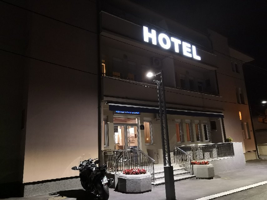Airport Hotel主图