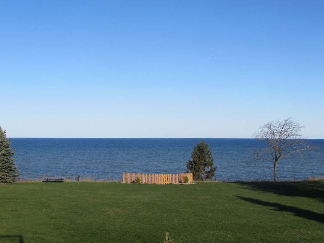 Lake Bluff Inn and Suites主图