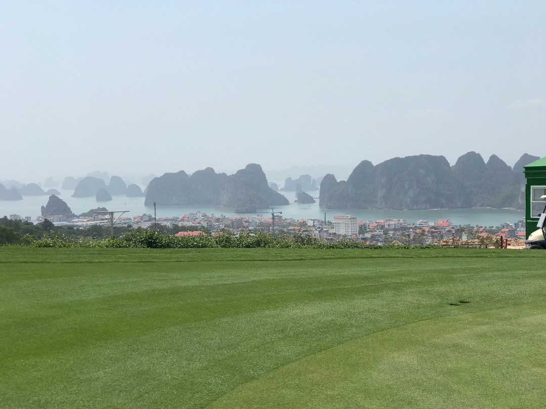 Golf in Danang景点图片