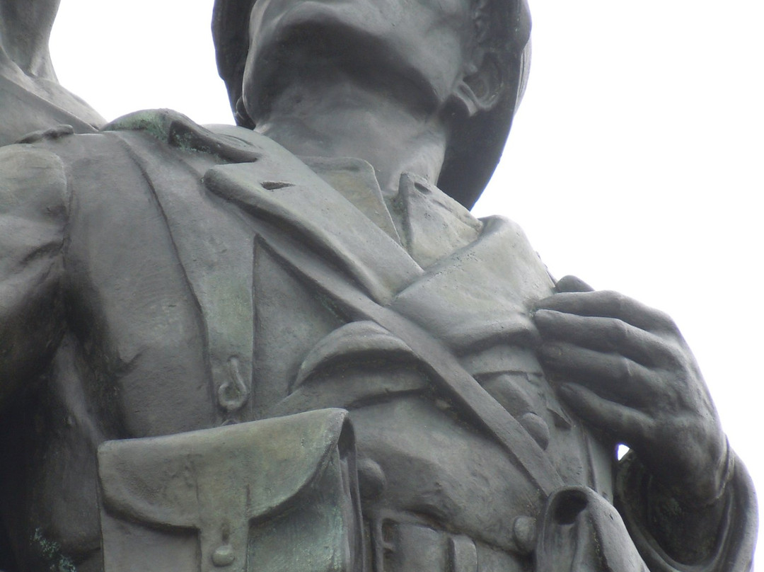 Monument aux morts – La France recevant dans ses bras un soldat blesse-Villemomble必去景点