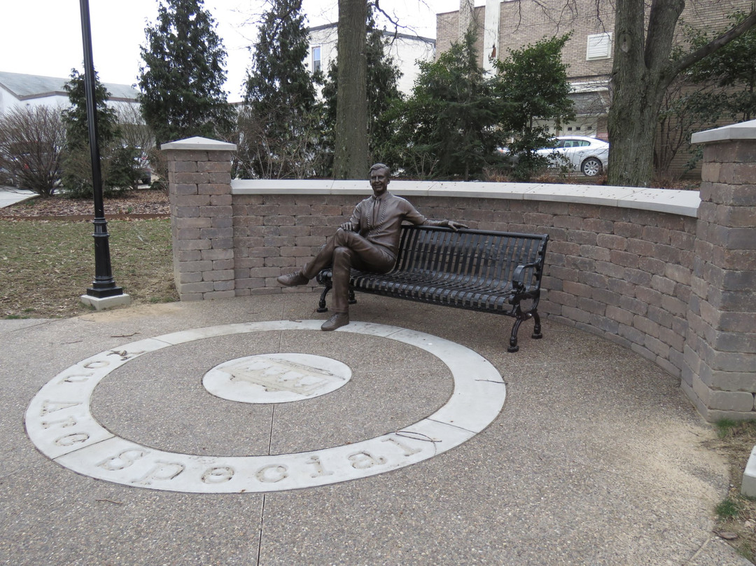 Mister Rogers' Park Bench景点图片