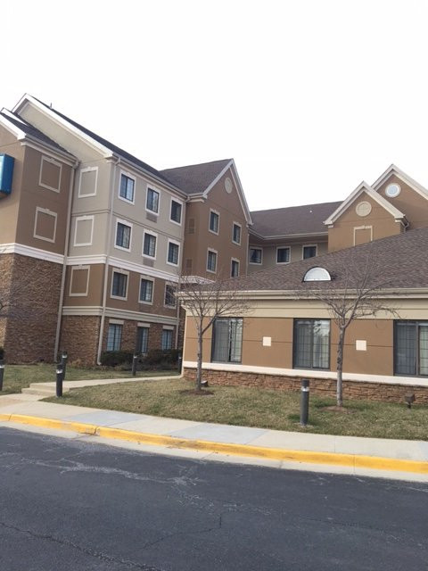 尚蒂伊杜勒斯机场驻桥套房酒店主图