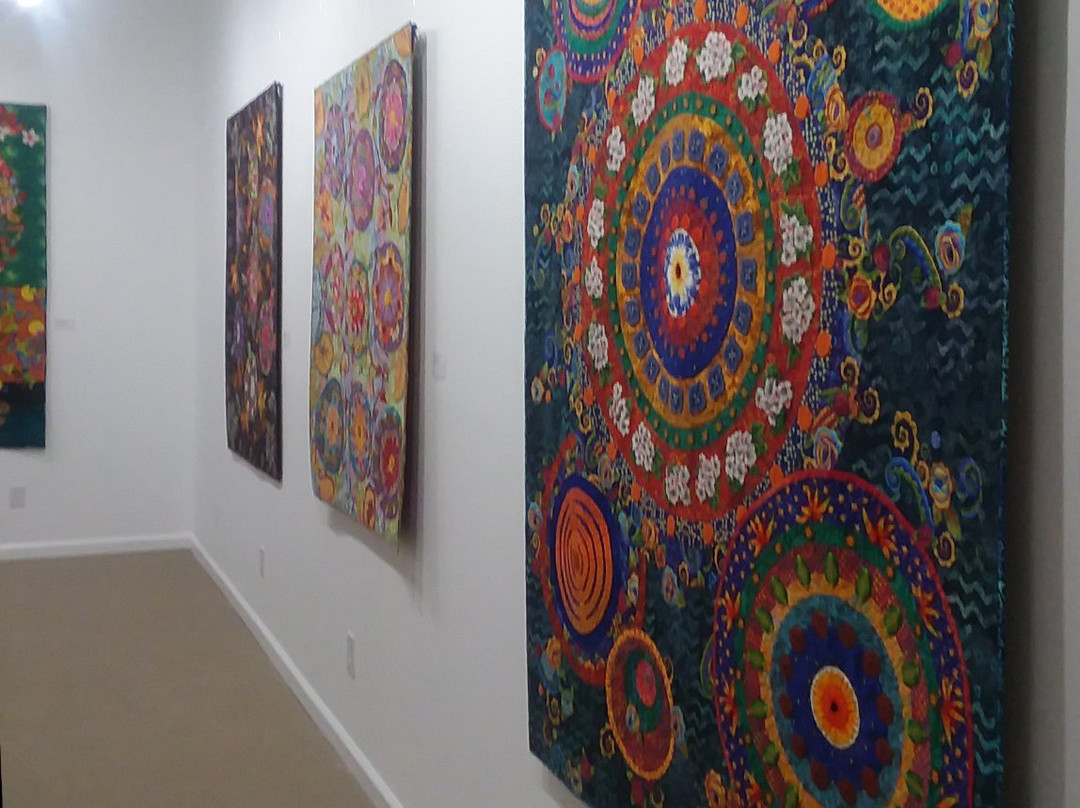 Art on 16 Contemporary Gallery-Marion必去景点