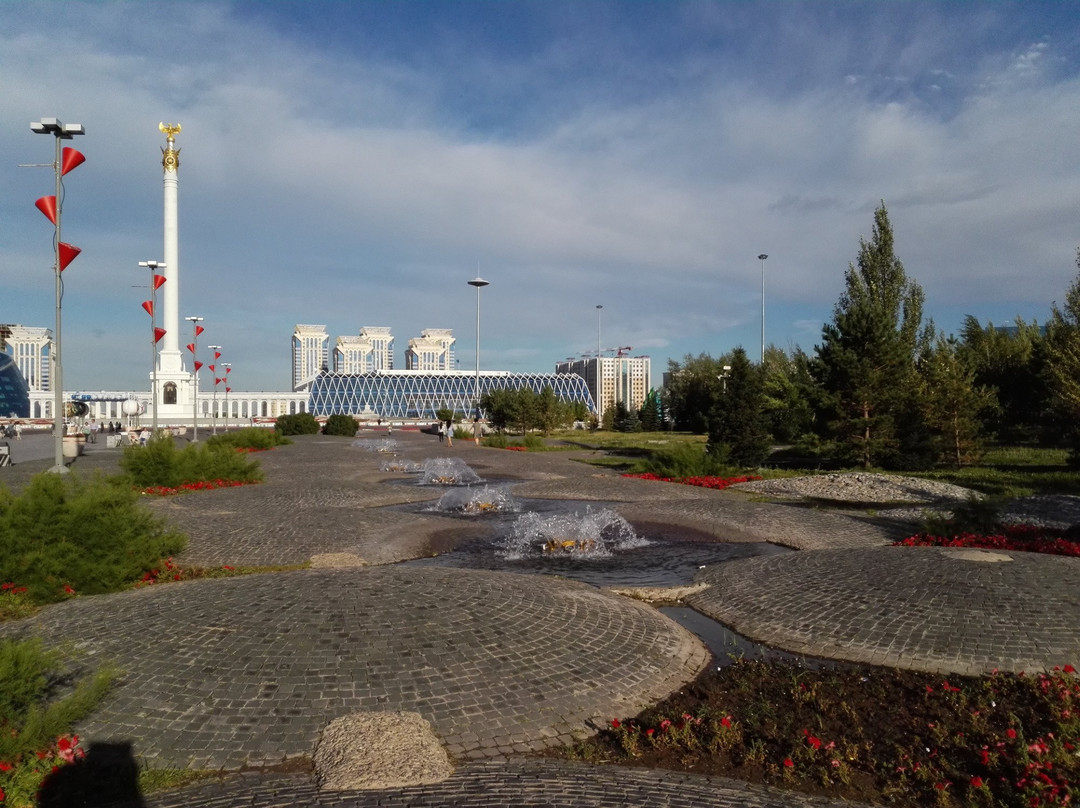 Independence Square and Kazak Eli Monument景点图片