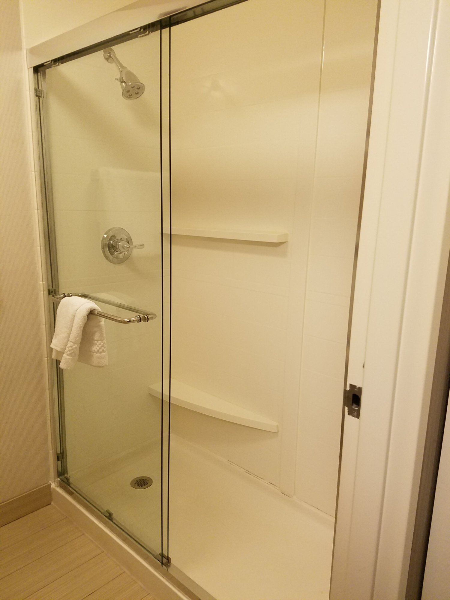 芝加哥格伦维尤／诺瑟布鲁克万怡酒店-浴室