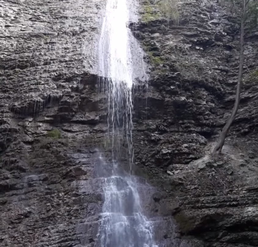 Nikhaloi Waterfalls景点图片