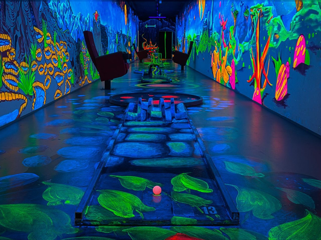 Schwarzlicht Semester Minigolf Münster景点图片