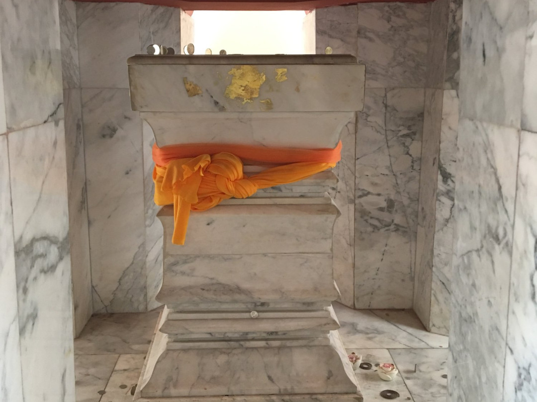 Sinakarintra Stit Mahasantikhiri Pagoda-夜发銮必去景点