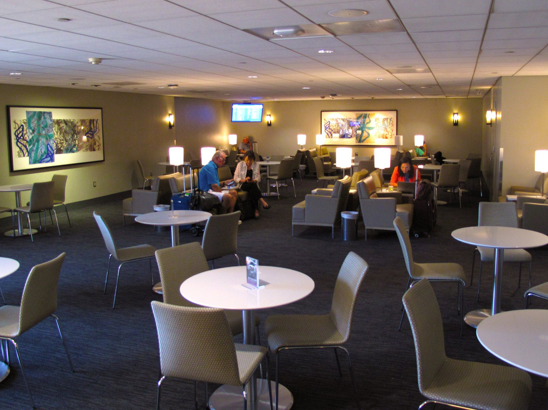 United Airlines Club Lounge景点图片