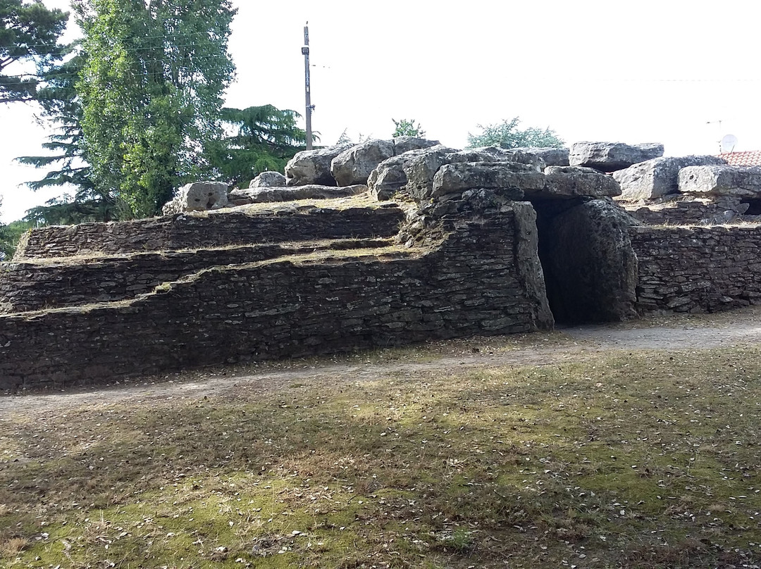 Tumulus des Mousseaux景点图片