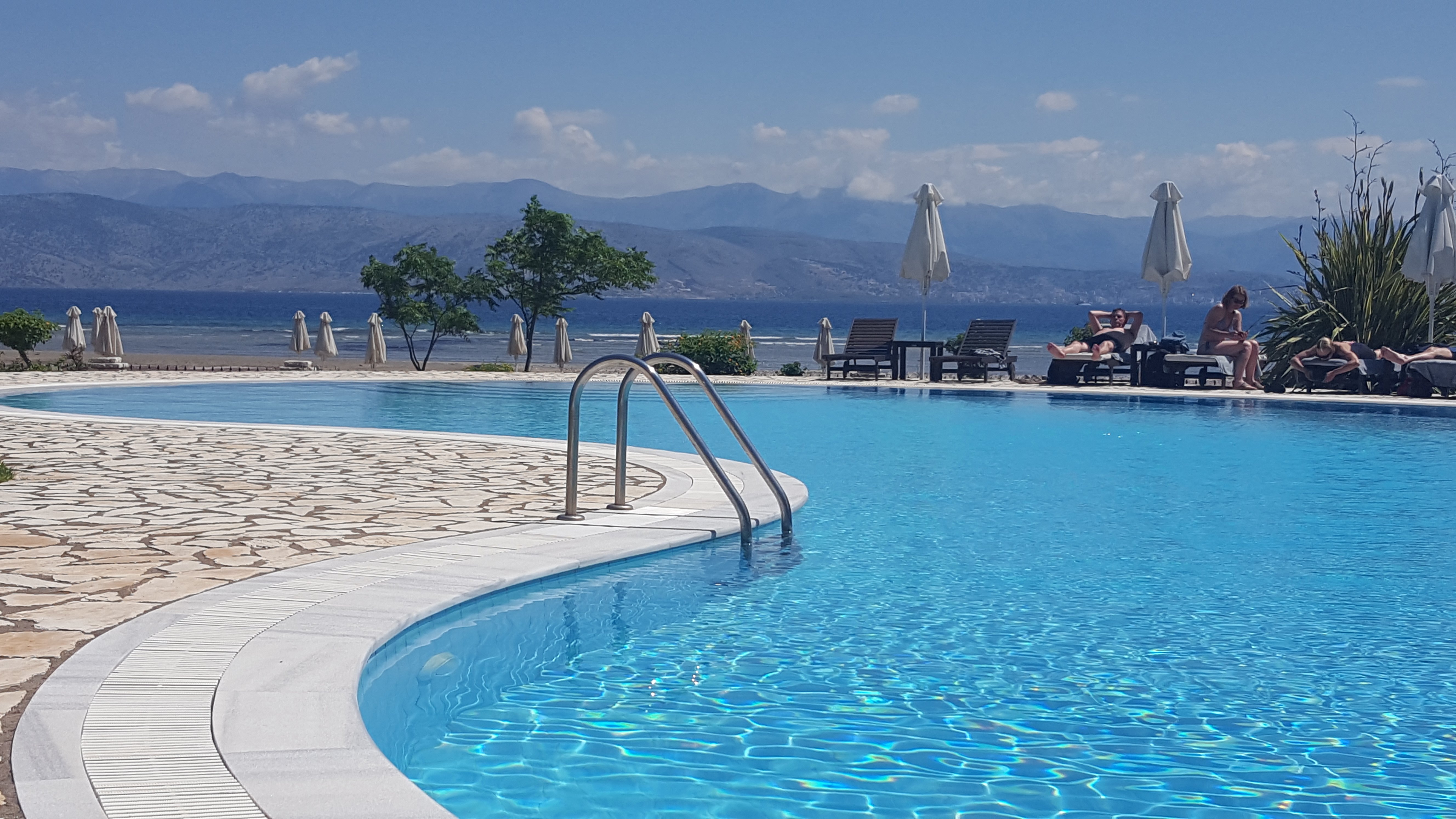 Chrismos Luxury Suites-官方