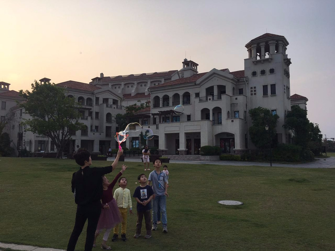 招商卡达凯斯美伦山庄主图