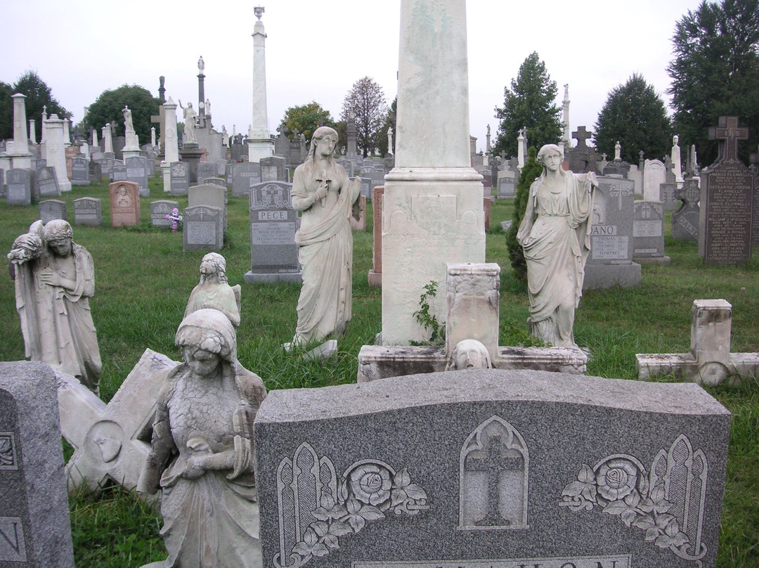 First Calvary Cemetery景点图片