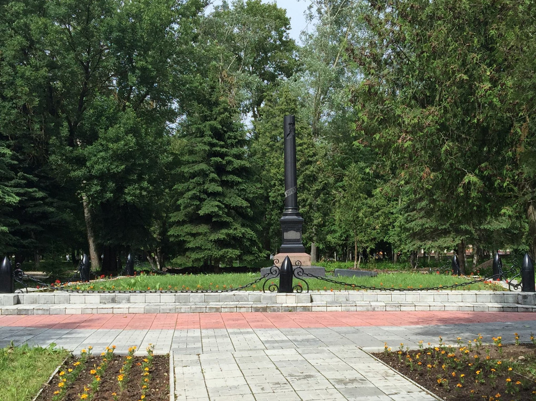 Monument to the Military Commissar Gratsinskiy景点图片