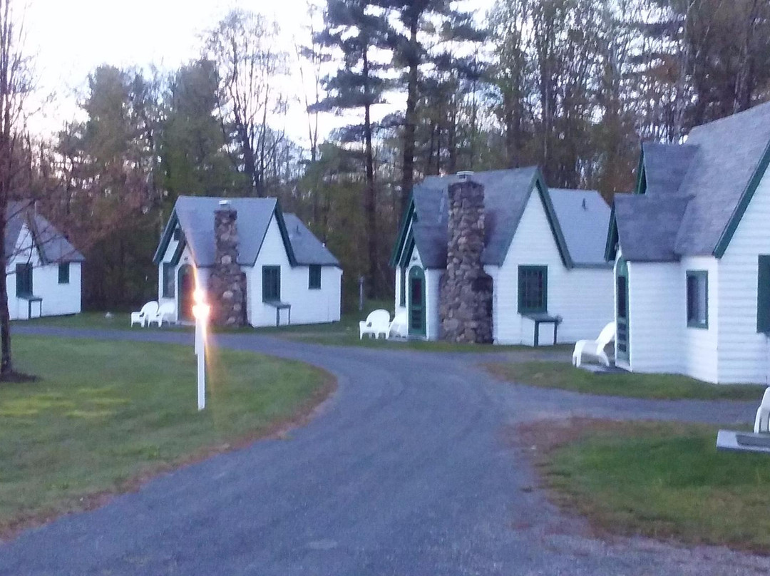 Hearthside Village Cottage Motel