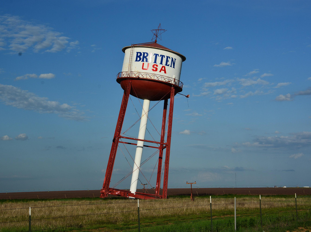 Britten Leaning Water Tower景点图片
